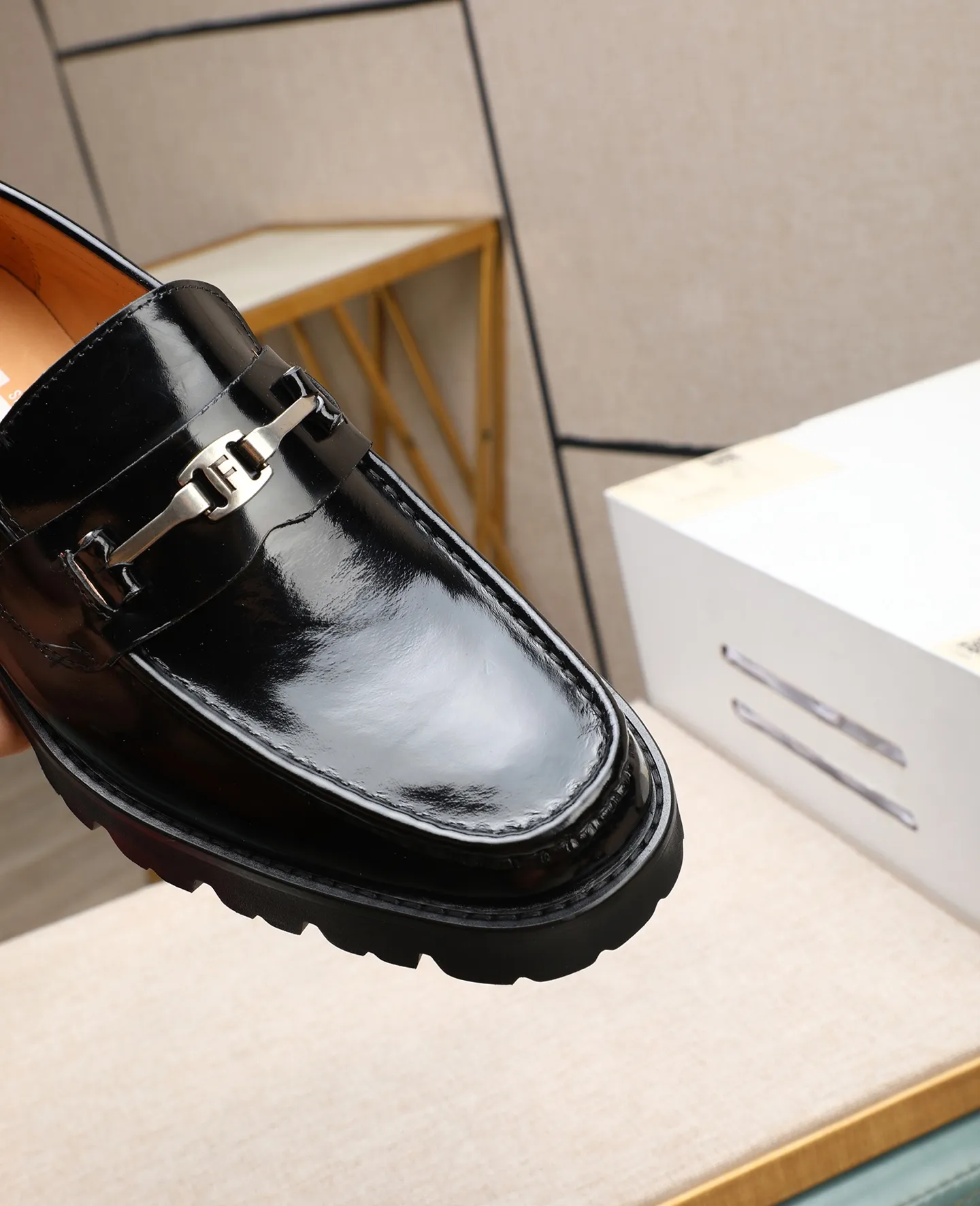 Men's shoes 💰500 📛📛(water-dyed cow lining) Salvatore Ferragamo high-end (Salvatore Ferragamo) is the top international luxury footwear brand. It comes from the fashion kingdom of Italy. It is famous all over the world for its traditional handmade design and novel styles...🚶🏻🚶🏻New suit shoes are available simultaneously at the counter. This model is purely handmade. The fabric is imported Italian calfskin➕soft water-dyed cowhide lining. Original authentic outsole🌀🌀Size: 38➖44.